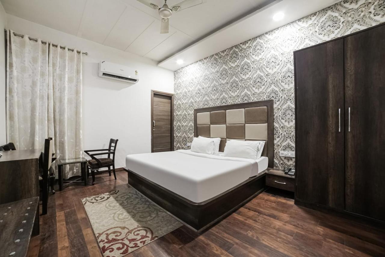 Townhouse Hollywood Heights Hotel Amritsar Exterior foto