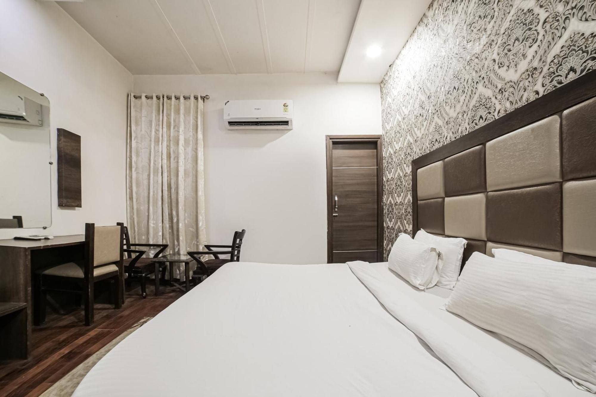 Townhouse Hollywood Heights Hotel Amritsar Exterior foto