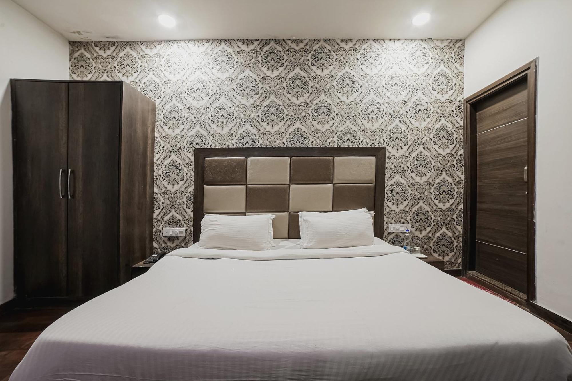 Townhouse Hollywood Heights Hotel Amritsar Exterior foto